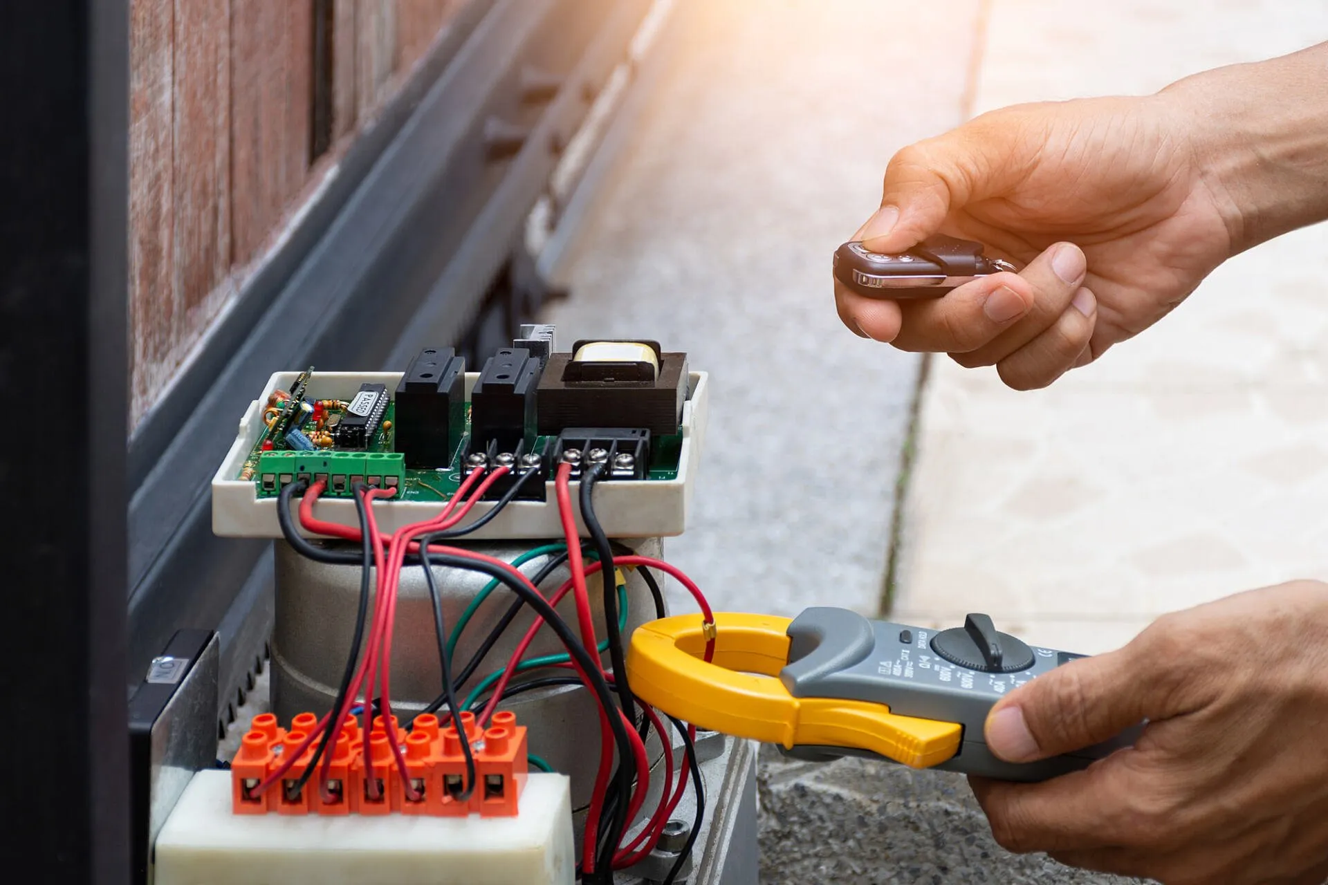 Manutenção de Portões Automáticos: Garantindo Qualidade e Eficiência. Cruciais para o Funcionamento e Durabilidade do Seu Equipamento.